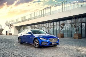 2019 Jaguar XE L P200 S